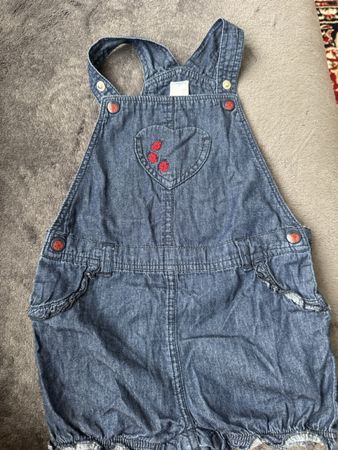 Baby Latzhose Jeans-Look Grösse 92 mit Marienkäfer 🐞