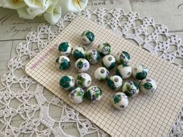 20 Perlen Perles grün Blumen Keramik Shabby Chic