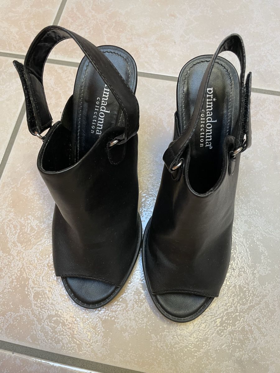 Scarpe da donna: Leather sandale – Usato da Zug venduto da Fashionaddicted.- 1