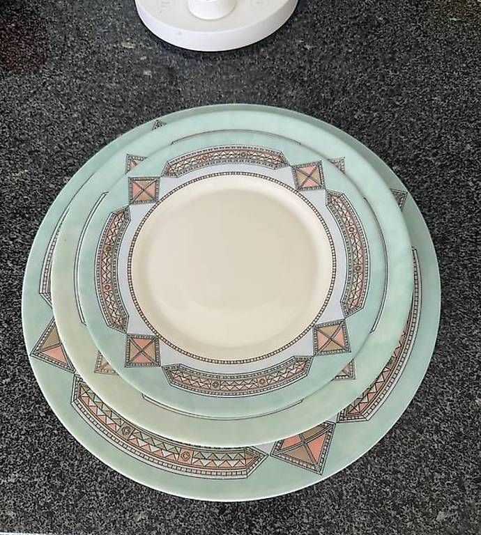 Set di piatti: teller set mit cafe und schale  – Usato da Adligenswil venduto da balboa5