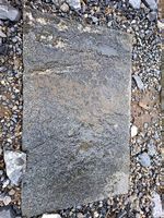 19 hochwertige und extrem massive Granitplatten.