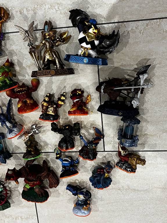 Giochi: 27 SKYLANDERS + 2 PORTALI LOTTO – Usato da S. Antonino venduto da uss_ksk 2