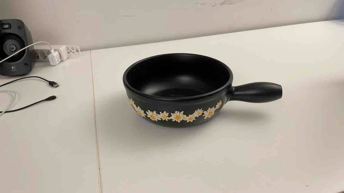 Padelle: Fondue Caquelon Schwarz mit Blumen verzehrt – Usato da Boningen venduto da LAZ