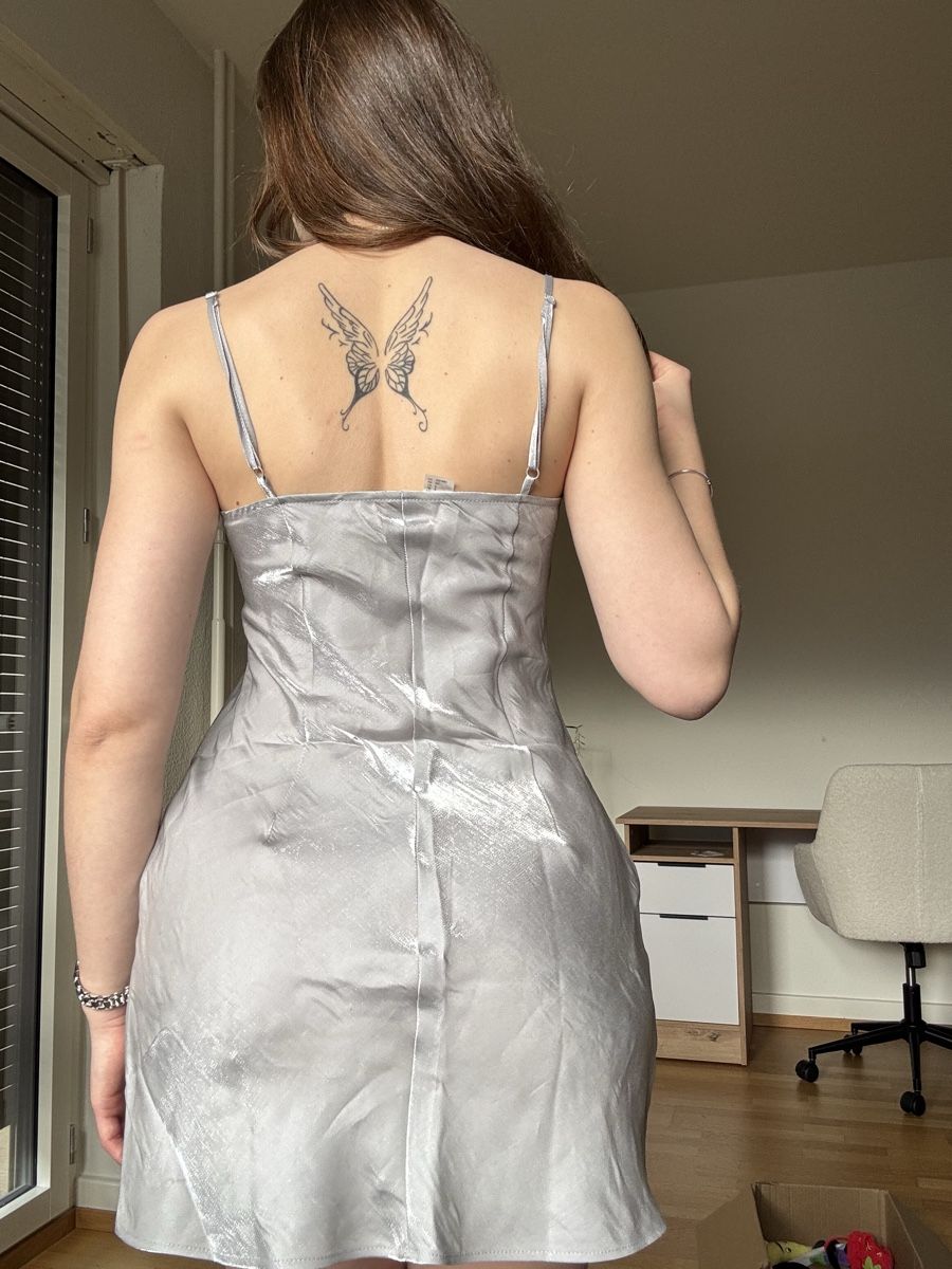 Kleider: Mini kleid Silver – Neu (gemäss Beschreibung) aus Binningen von Eldissa 1