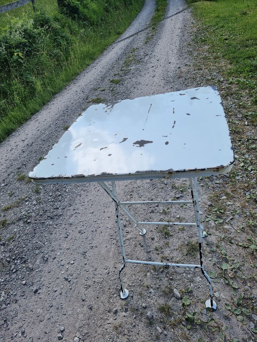 Tavoli: Tisch weiss Metall klappbar Gartenmöbel (48) – Usato da Berschis venduto da treedosha01 2