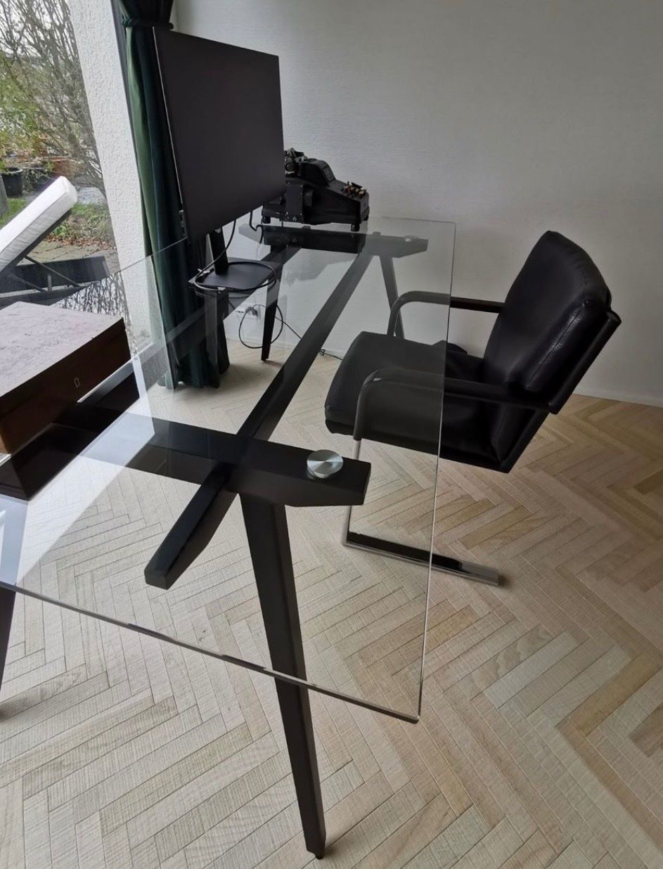 Scrivanie: Design Glas-Schreibtisch – Usato da Saanen venduto da Saanen61 3