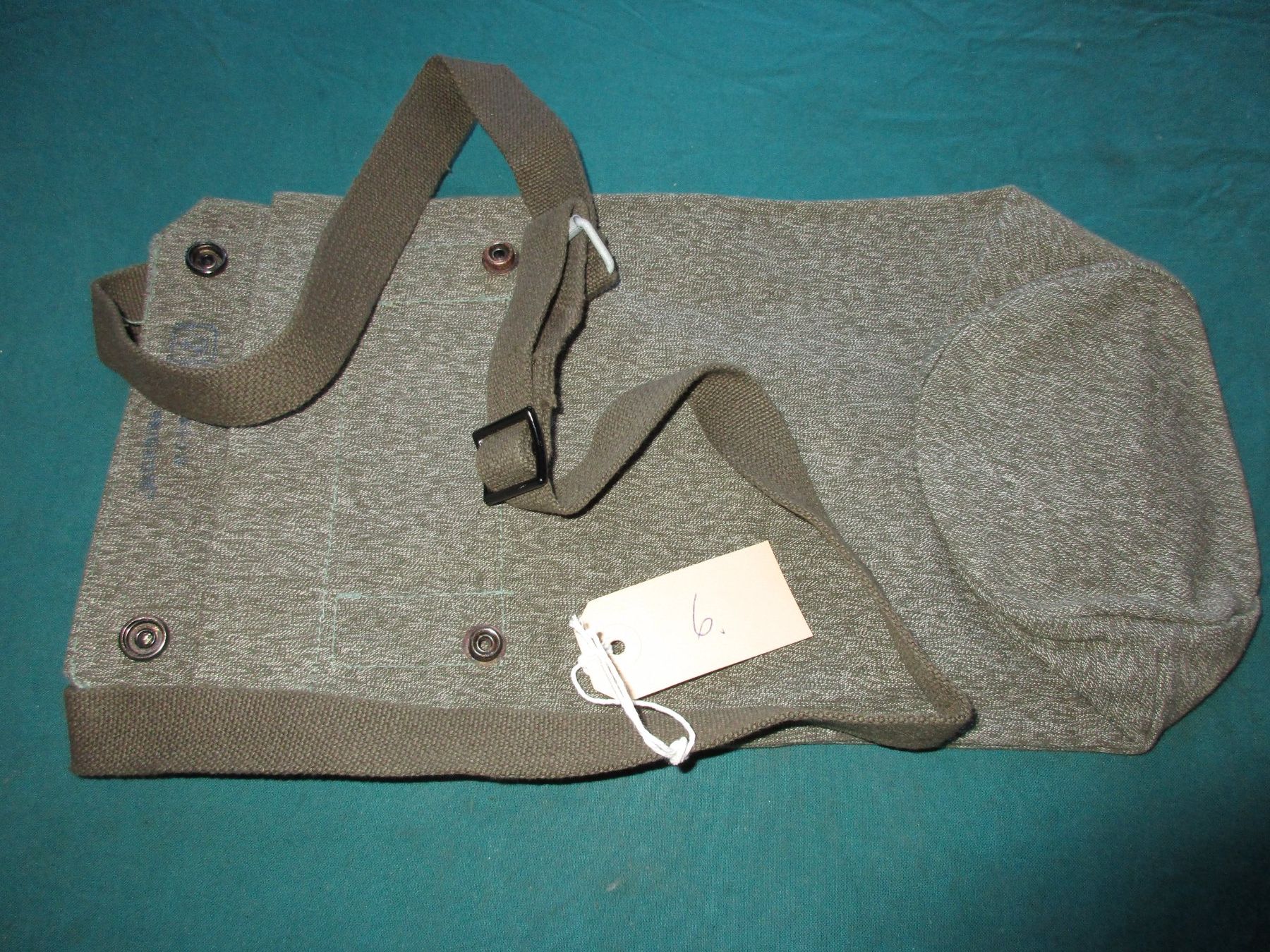 Schweizer Armee Stichwaffen: Gasmaskentasche (6) – Gebraucht aus Bowil von vifi01