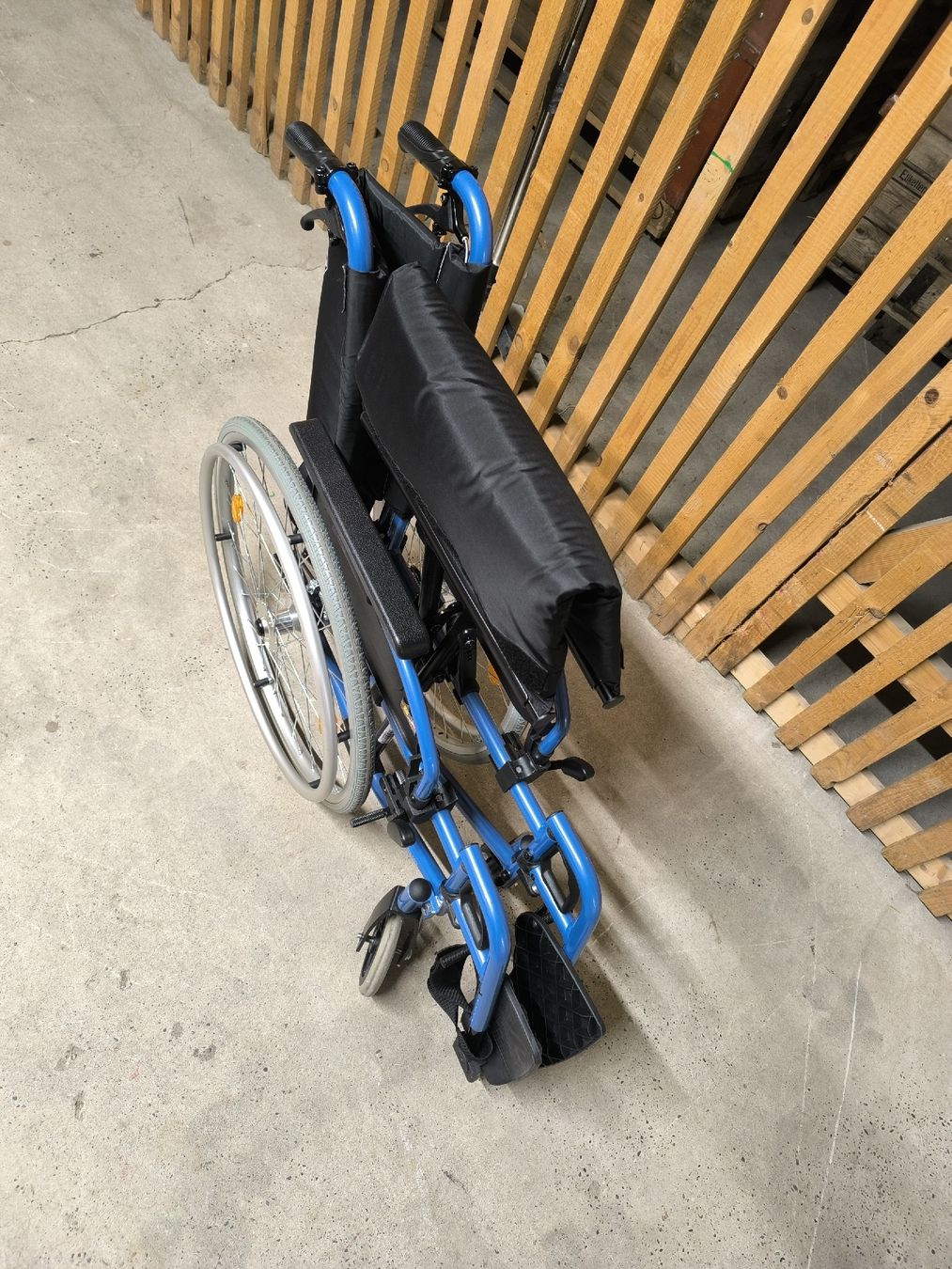 Sedie a rotelle: Rollstuhl PyroStart+ Sitzbreite 49 cm – Usato da Allschwil venduto da BezoBezo 4
