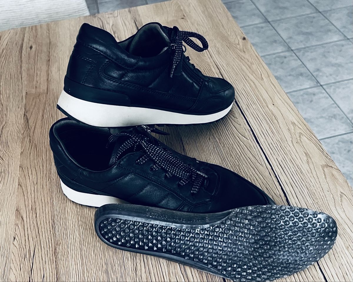 Scarpe da donna: Leder-Sneaker Gr. 41 navyblau bequem – Usato da Gurmels venduto da Roro57 2
