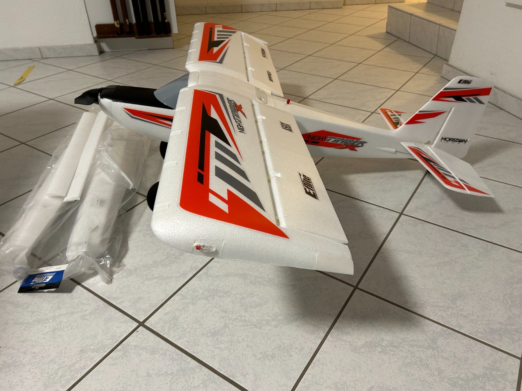 E-Flite Modellismo RC: E-Flite Night Timber X 1.2 m BNF Basic w/AS3X & SAFE  ARF – Nuovo (secondo la descrizione) da Gipf-Oberfrick venduto da BrunoM61