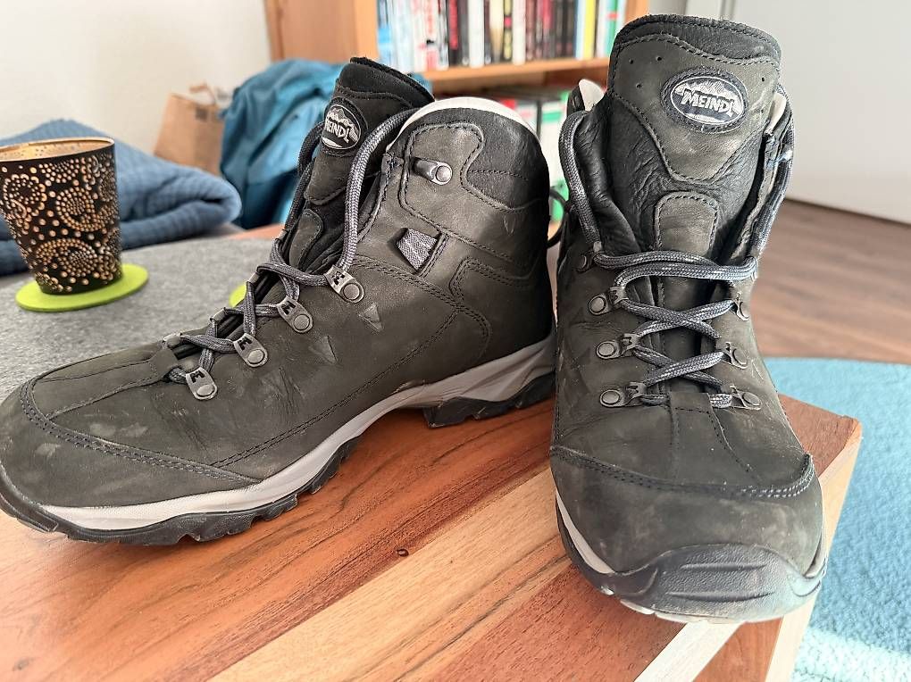 Chaussures hommes: Meindl Herren Wanderschuhe Gr. 9/43 – D'occasion à Diessenhofen par Vivich79 1