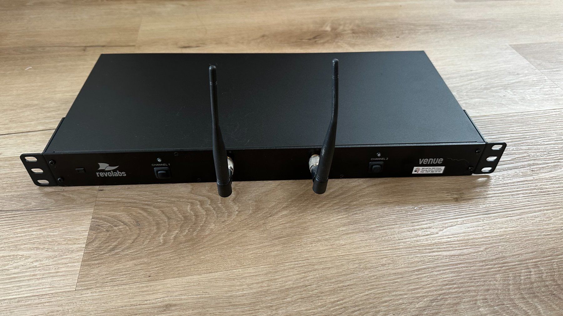 Wandhalterungen: Revolabs HD Venue Wireless Basisstation 19" Rack – Gebraucht aus Azmoos von ARMANDO2002 1