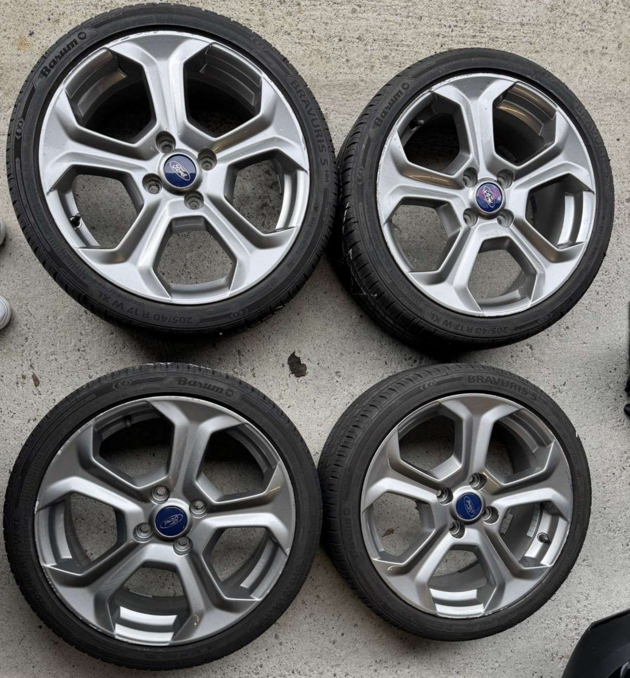 Ford Cerchioni: Felgen mit neuen Reifen – Nuovo (secondo la descrizione) da Aarwangen venduto da iiv_9dtw