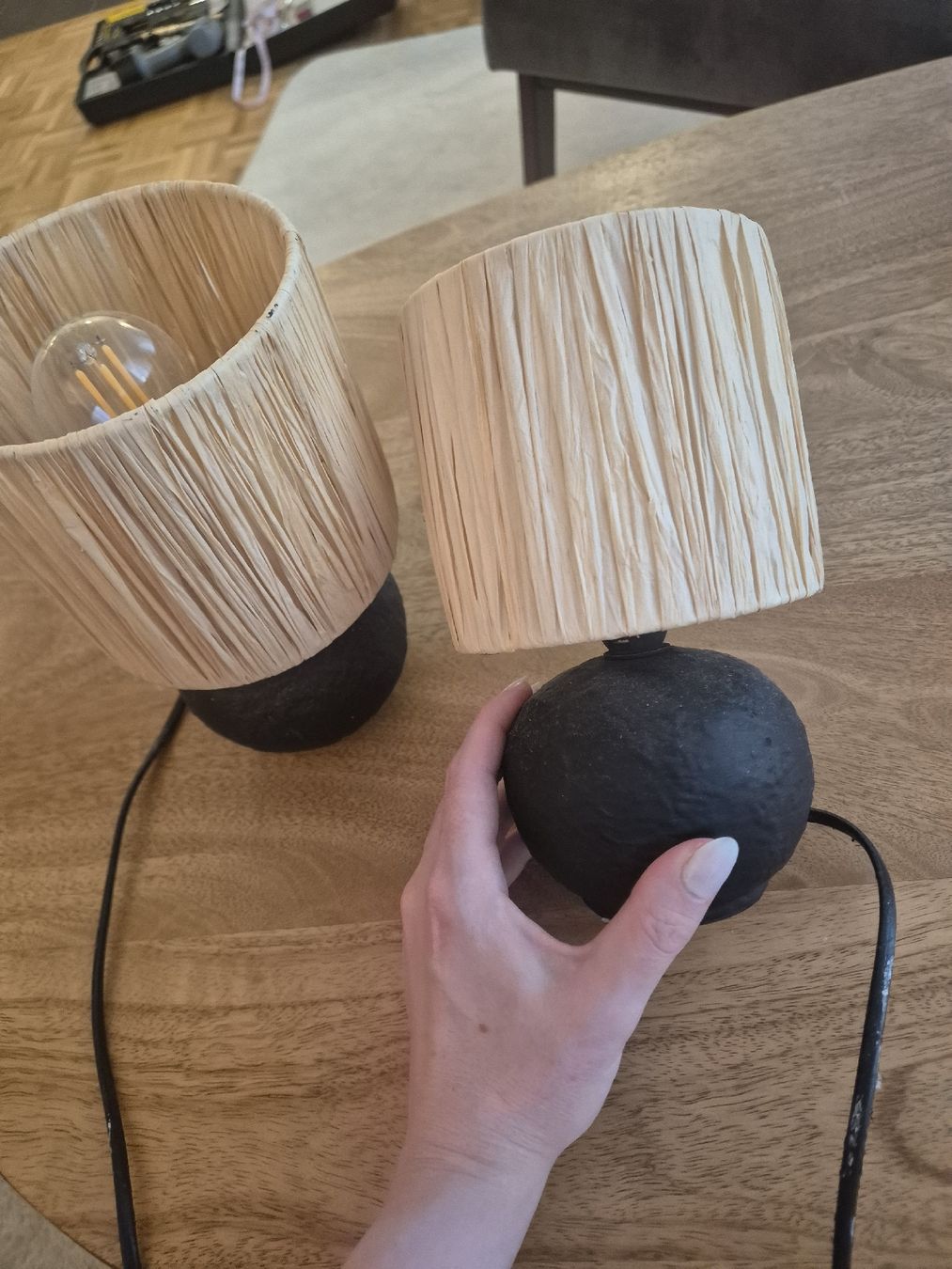Lampade: Zwei Lämpchen mit Bast und schwarz – Usato da Lausanne venduto da len_vc5x 1