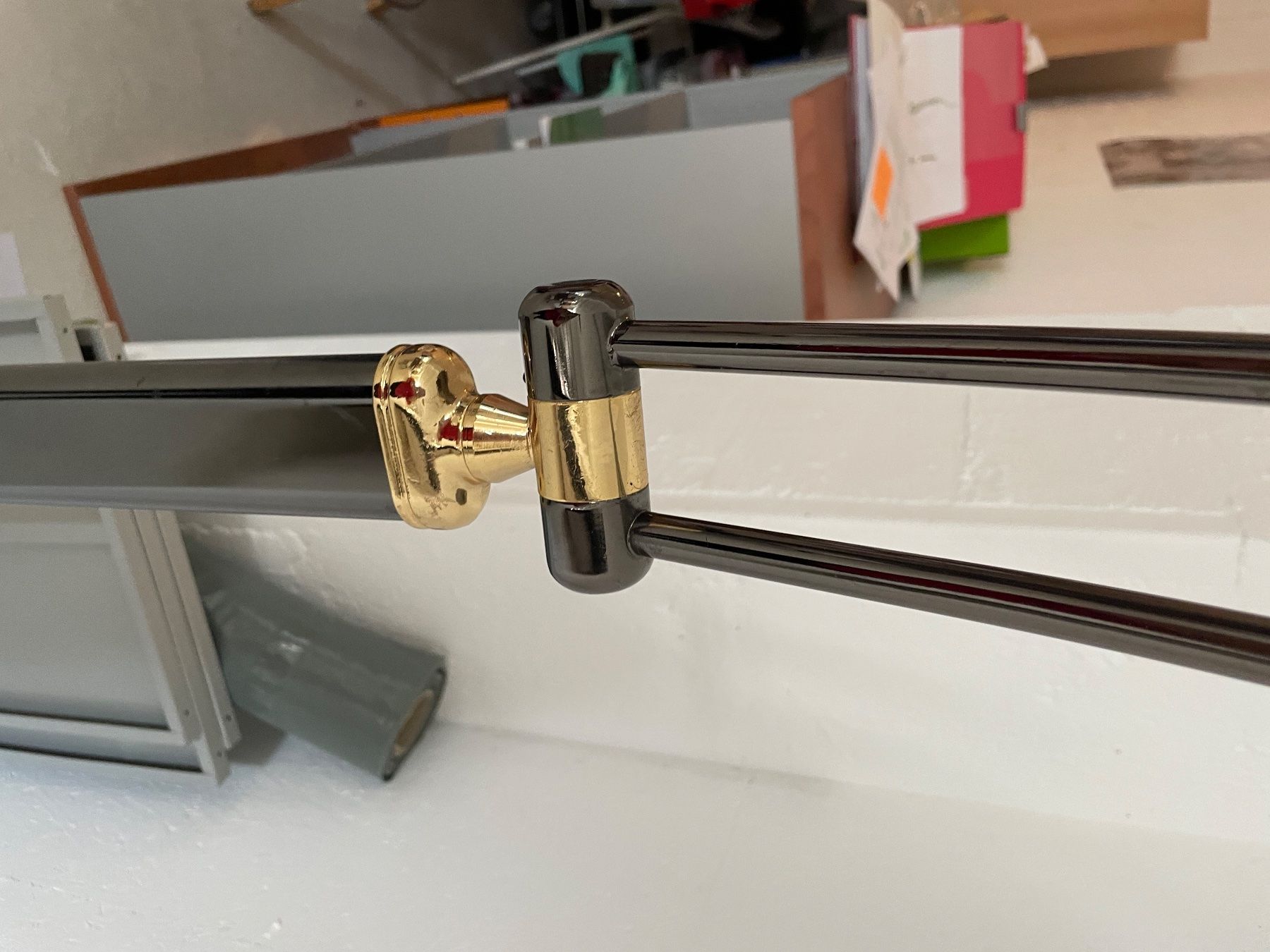 Lampade: Lampadaire arc moderne, design élégant, années 90. – Usato da Pully venduto da Mazette 6