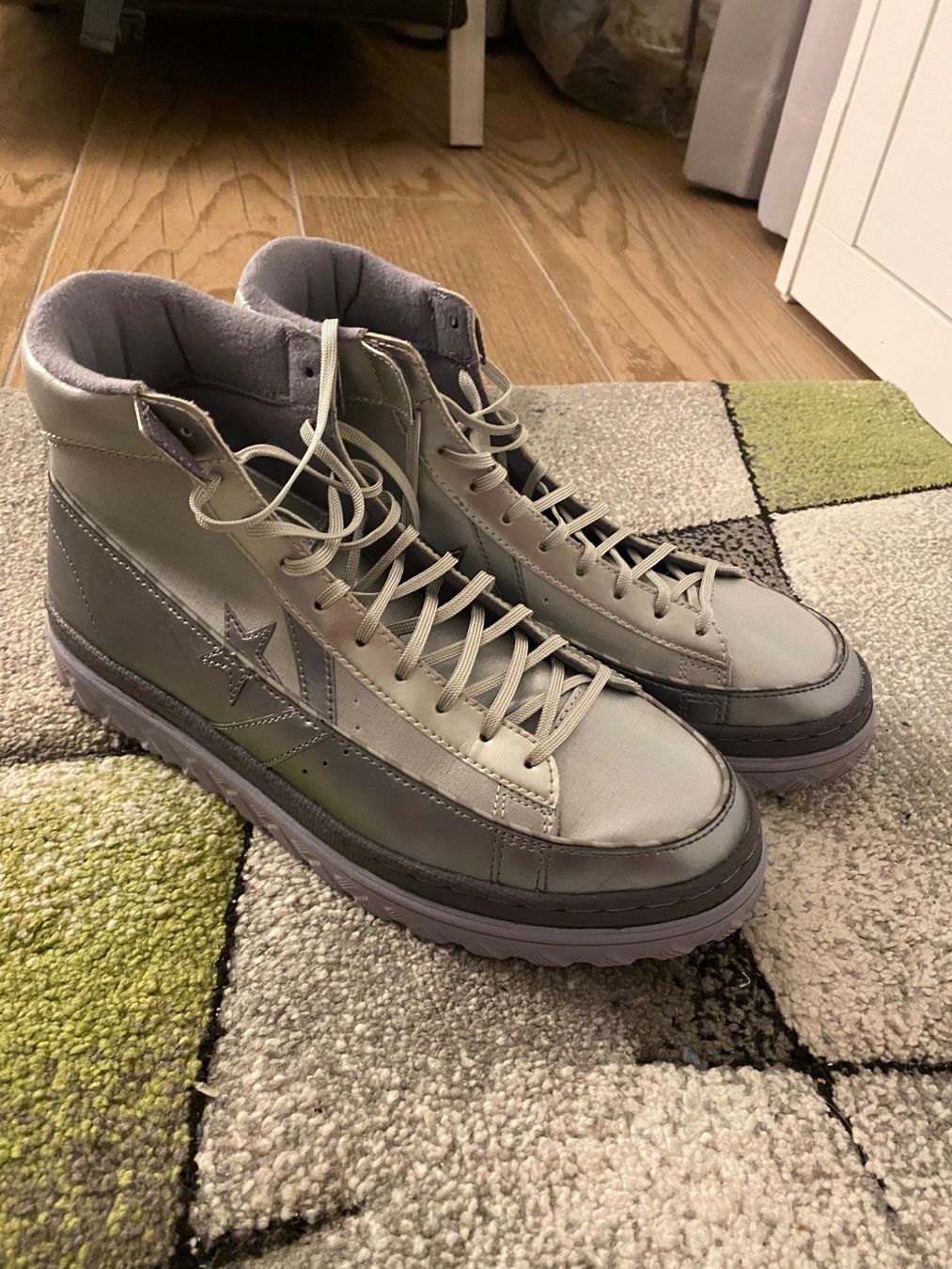 Converse Scarpe da uomo: Silberne Converse Sneaker High Top Gr.42,5 neuwertig – Usato da Saas-Balen venduto da lu9_kl2c 1