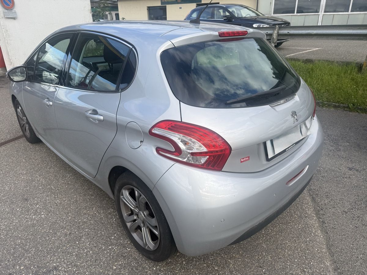 Peugeot Automobili: Peugeot 208 1.2  – Usato da Thun venduto da Nicks_Automobile 3