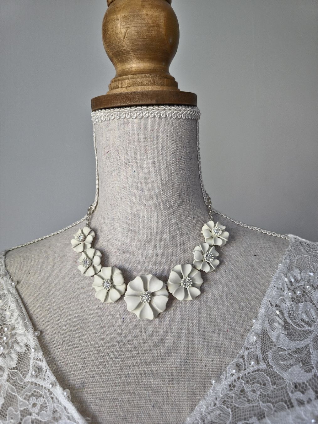 Ketten: White Look- Kette 🤍 – Neu (gemäss Beschreibung) aus Zürich von Idoly_Studio. 2