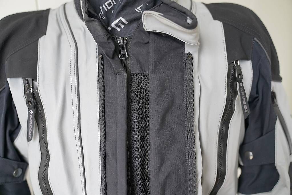 Completi: High End Motorradbekleidung  – Usato da Brugg AG venduto da Ruediwild 1