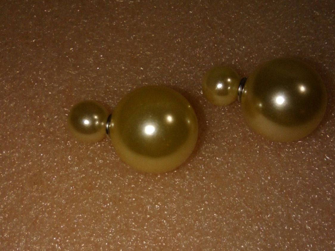 Boucles d'oreille: OHRRINGE MODESCHMUCK,,WEISS FARBE,,RUND FORM – Neuf (Voir description) à Basel par bijoutrie_4 2