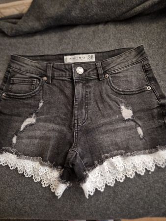 Amisu Destroyed Jeans Shorts mit Spitze, Schwarz, Gr. 38