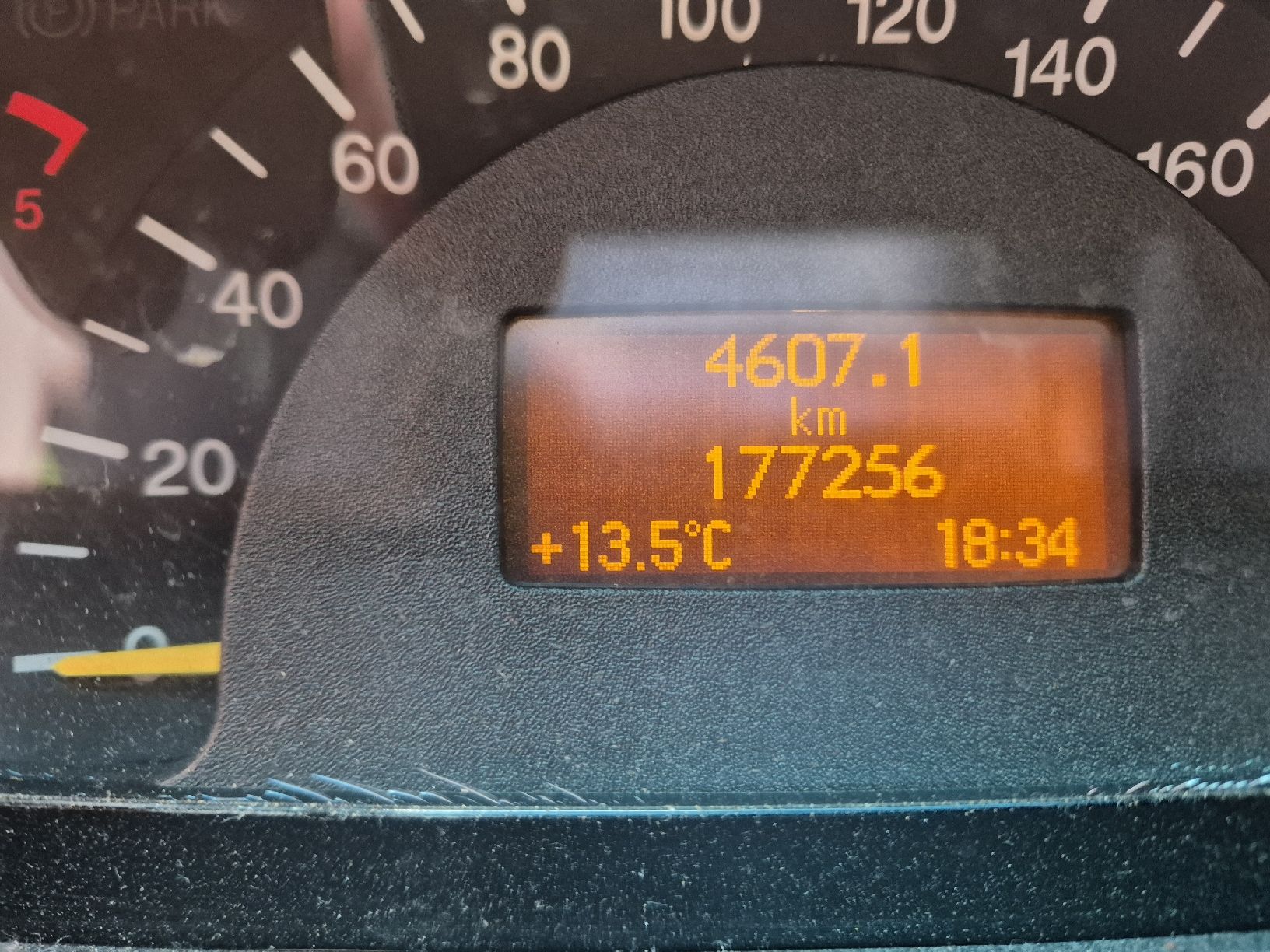 Mercedes-Benz Autos: Mercedes Vito – Défectueux à Heimisbach par  5