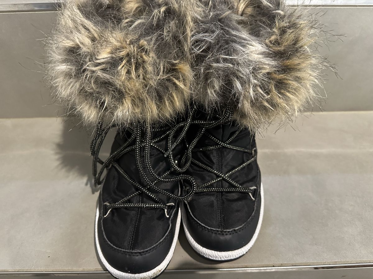 Moon Boot Scarpe per ragazze: Moon Boot Gr.37 Winterstiefel mit Fellrand Schwarz – Usato da Blauen venduto da Schneider1185 4