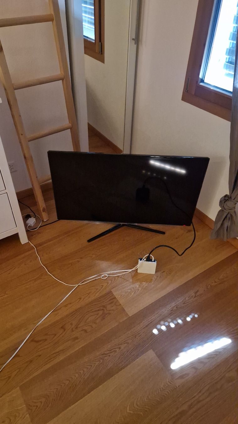 Televisori: alter Samsung Smart Tv Schwarz mit Standfuss – Usato da Bonaduz venduto da raguta