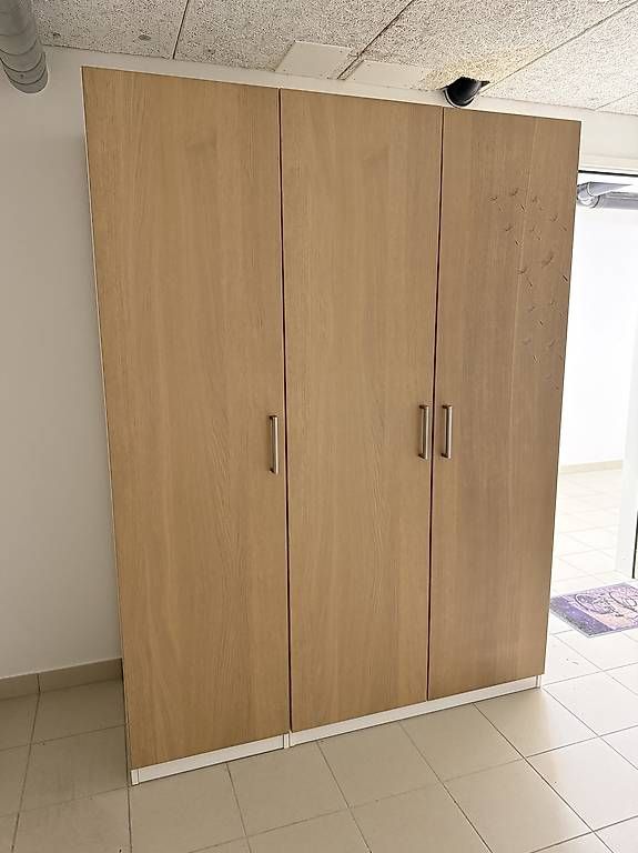 Ikea Guardaroba: mobile armadio – Usato da Zürich venduto da Crivelli 2