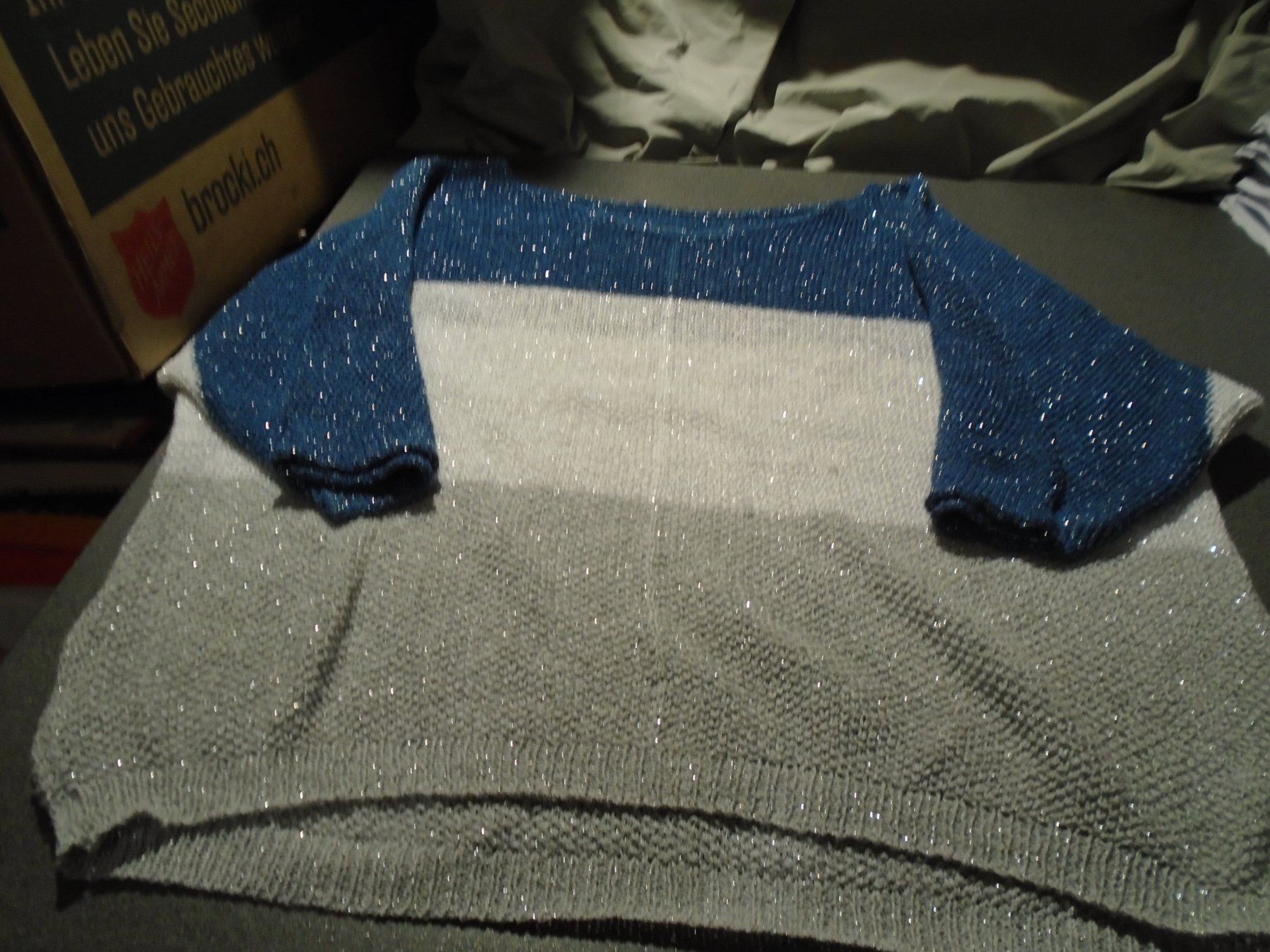 Pulls & Sweat-shirts: Pullover ca. Grösse S, blau/grau/weiss/Glitzer – D'occasion à Zürich par abraxas1291