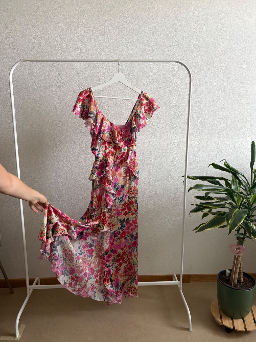 Zara Robes: Langes Kleid mit Blumenmuster und Volants – Neuf (Voir description) à Zürich par bbbggg 1