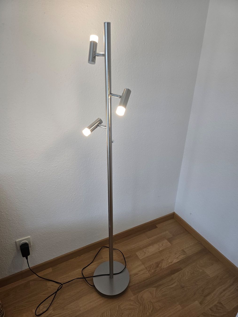 Lampade: Stehleuchte LED – Usato da Fischbach-Göslikon venduto da roger301272 1