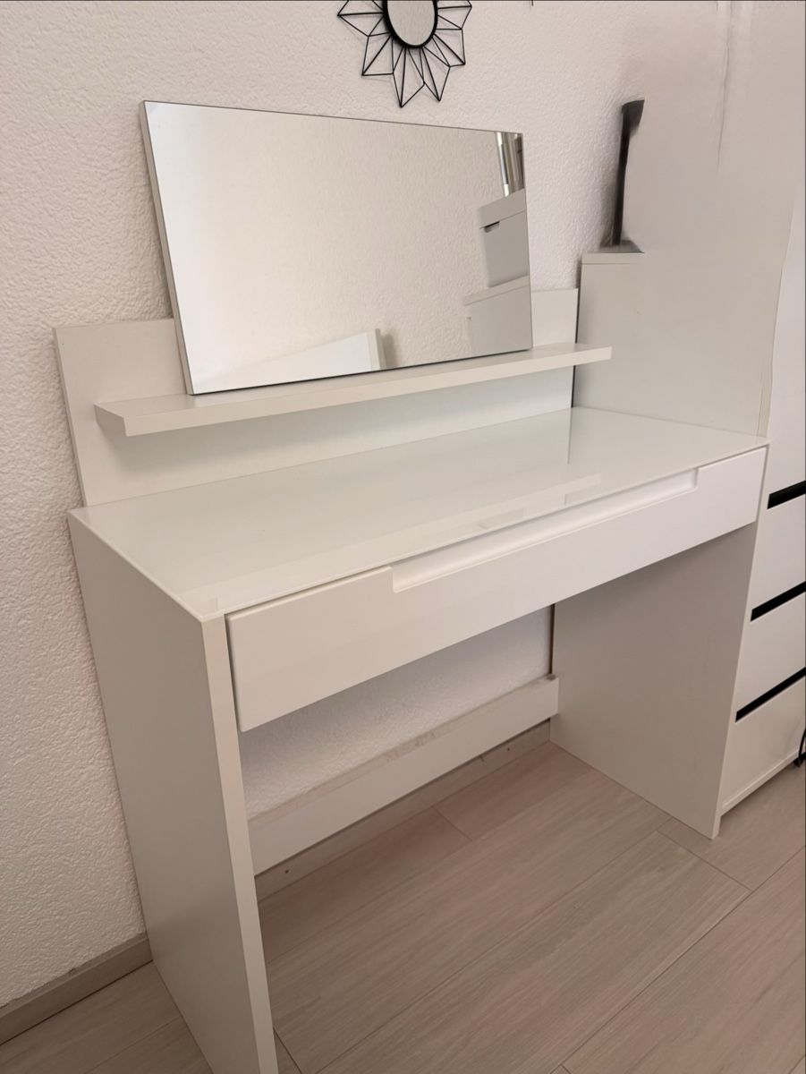Tavoli da trucco: Coiffeuse blanche avec miroir – Usato da Murten venduto da AylaSss 1
