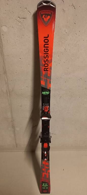 Sci: Ski alpin slalom neuf  – Nuovo e nell'imballaggio originale da Val-d'Illiez venduto da mar_v8tq 4