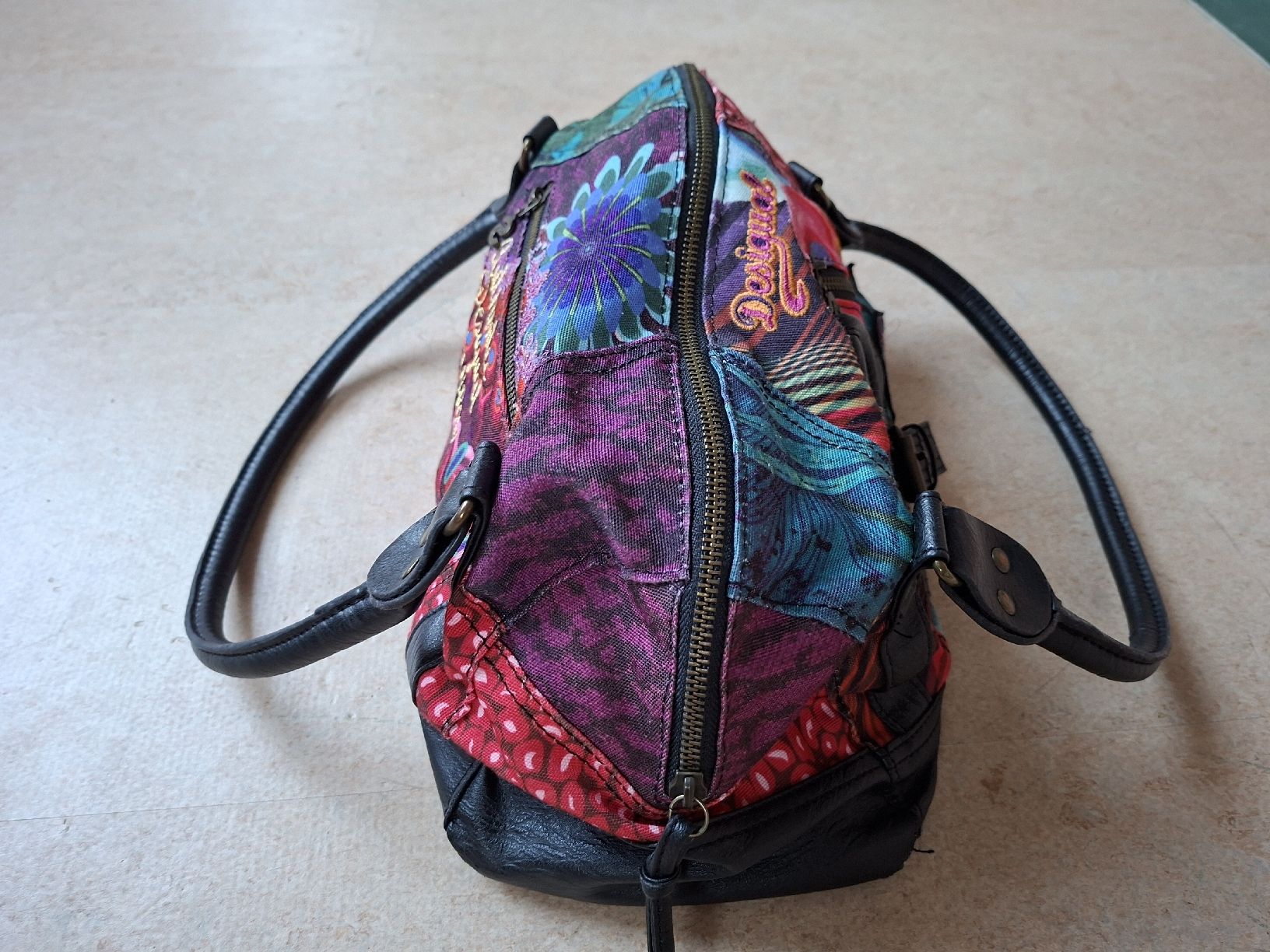 Desigual Sacs femmes: Desigual Tasche multicolour Patchwork guter Zustand – D'occasion à Klingnau par vollmond36 3