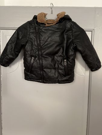 1 blouson taille 98. Zara Boy noir selon photos