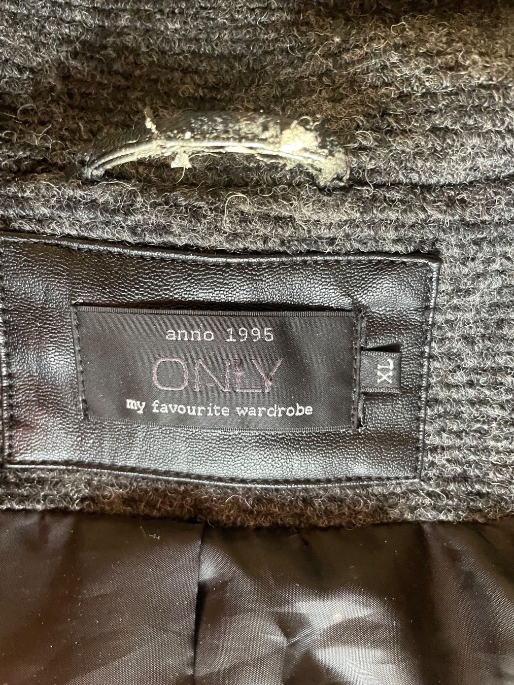 Cappotti: Wintermantel Grau Marke Only Gr XL – Usato da Schwarzenegg venduto da Aylin4 1