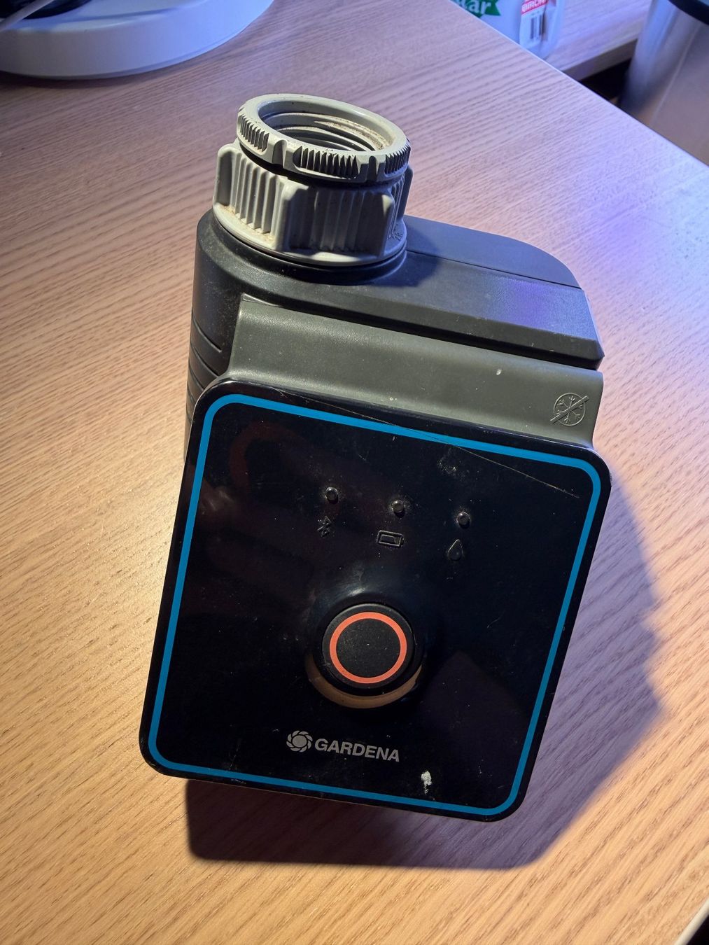 Gardena Tutti gli attrezzi: Gardena  Bewässerungssteuerung Bluetooth ab 1.- – Usato da Oetwil am See venduto da Hakvi
