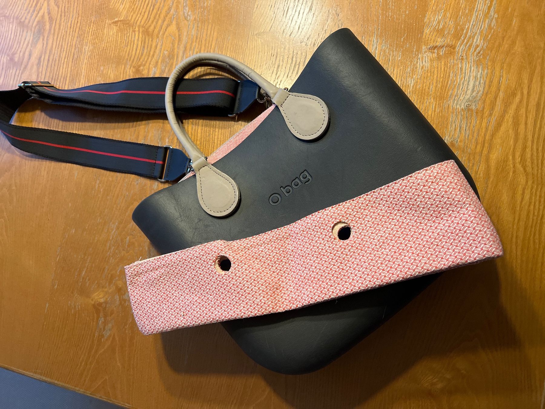 Obag Sacs femmes: SALE Obag Schwarze Tasche O bag in super Zustand – D'occasion à Ruggell par Malbuntiger01