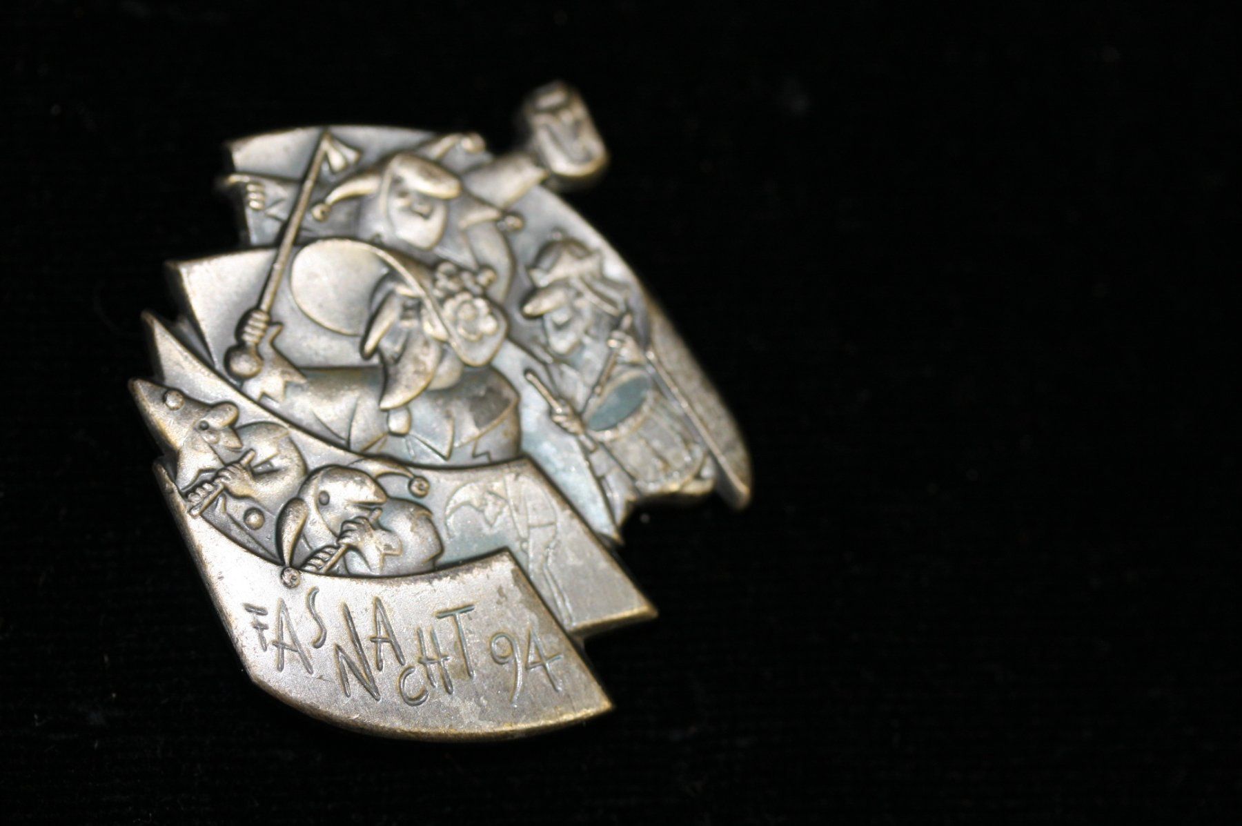 Basler Plaketten & Abzeichen: Basler Fasnacht 1994 Silber – Gebraucht aus Allschwil von Schluurbi605