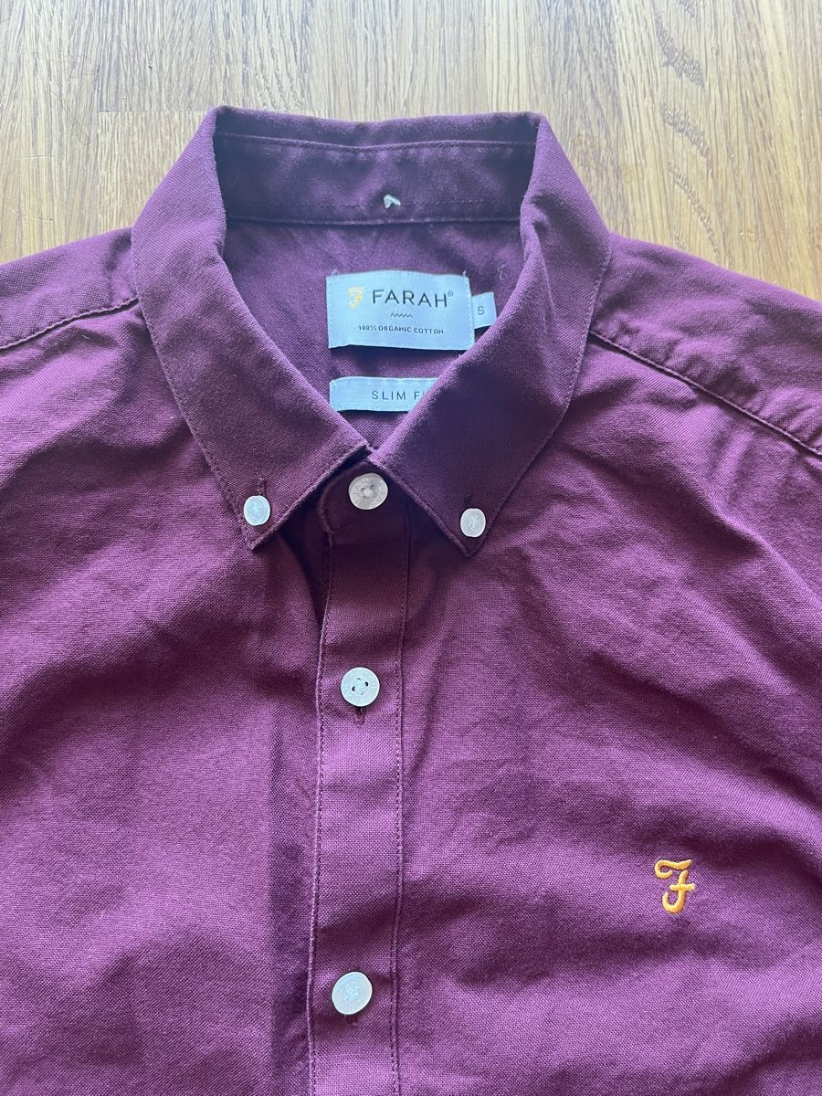 Hemden: Farah Hemd Brewer Slim Fit S weinrot – Gebraucht aus Zürich von cmono