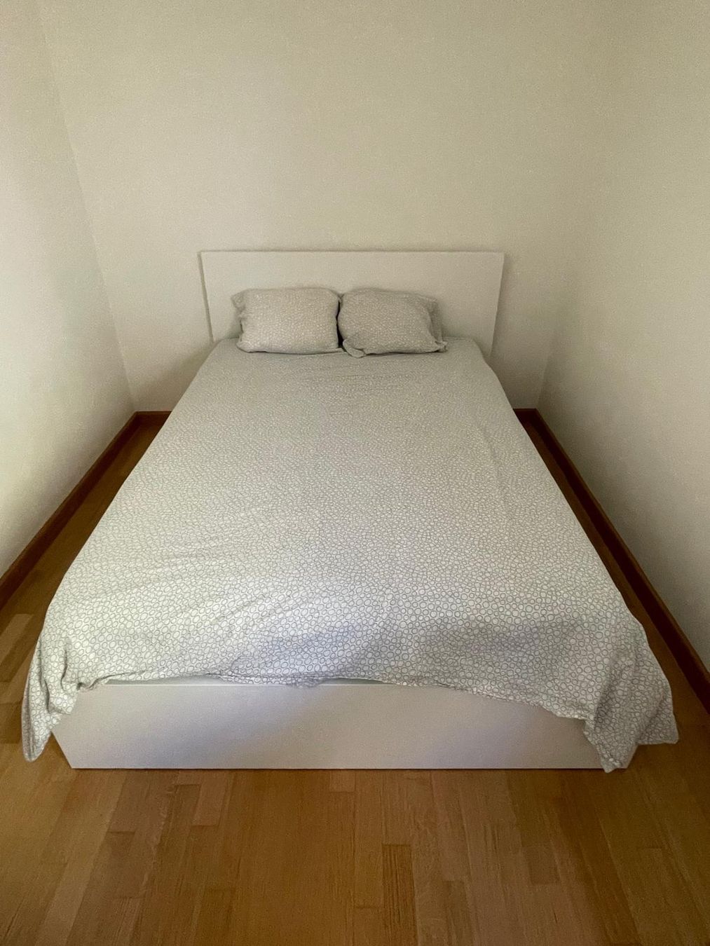 Ikea Letti: Bett - IKEA MALM weiss 140X200 – Usato da Basel venduto da lousie
