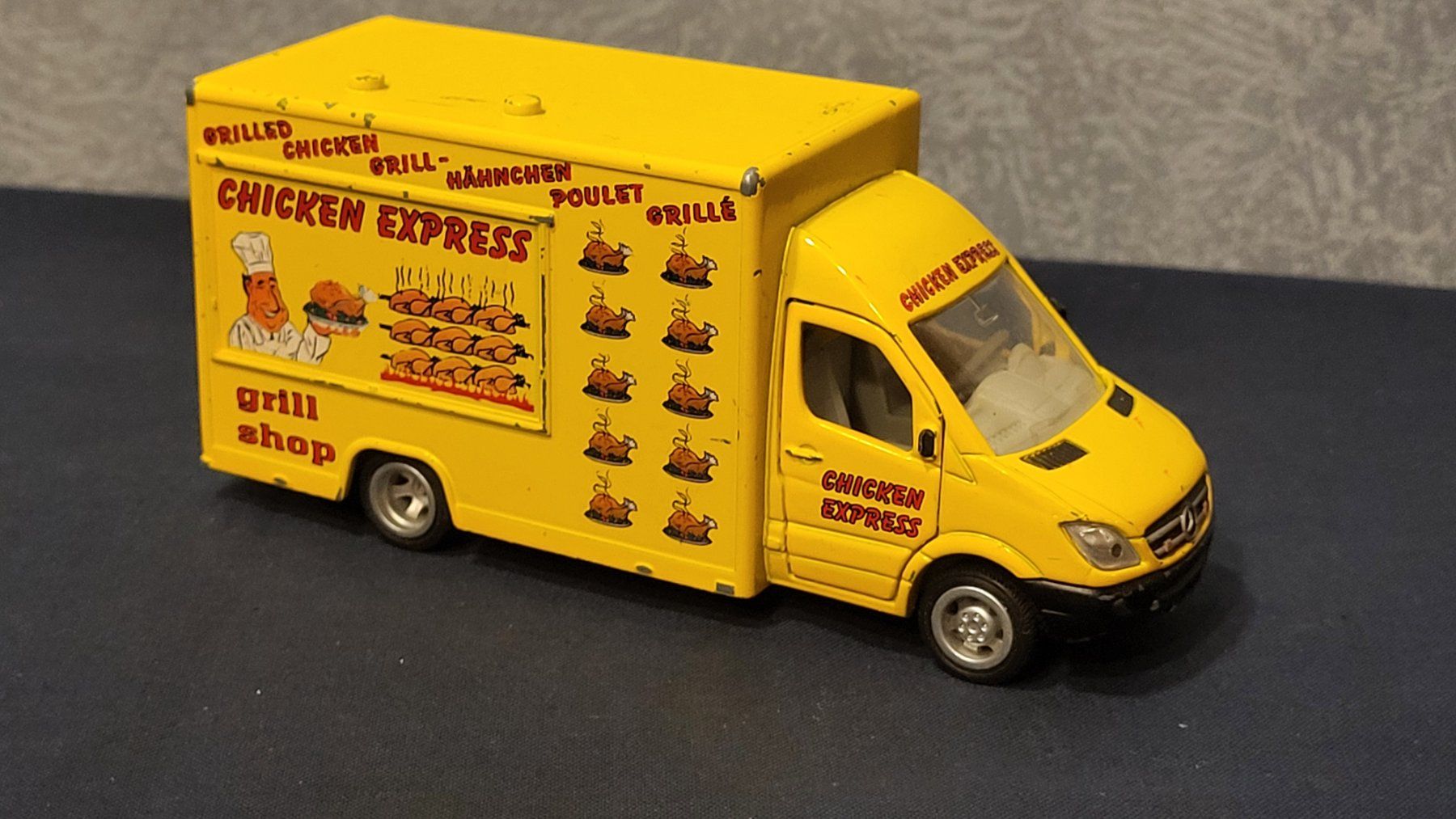 Siku Spielzeuge: Siku Lieferwagen "Chicken Express" – Gebraucht aus Uster von gurust 1