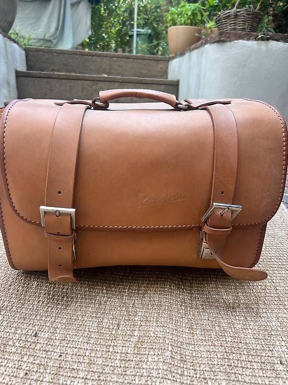 Valigie: Original Vespa Leather Case – Usato da Zürich venduto da patriziaperlini