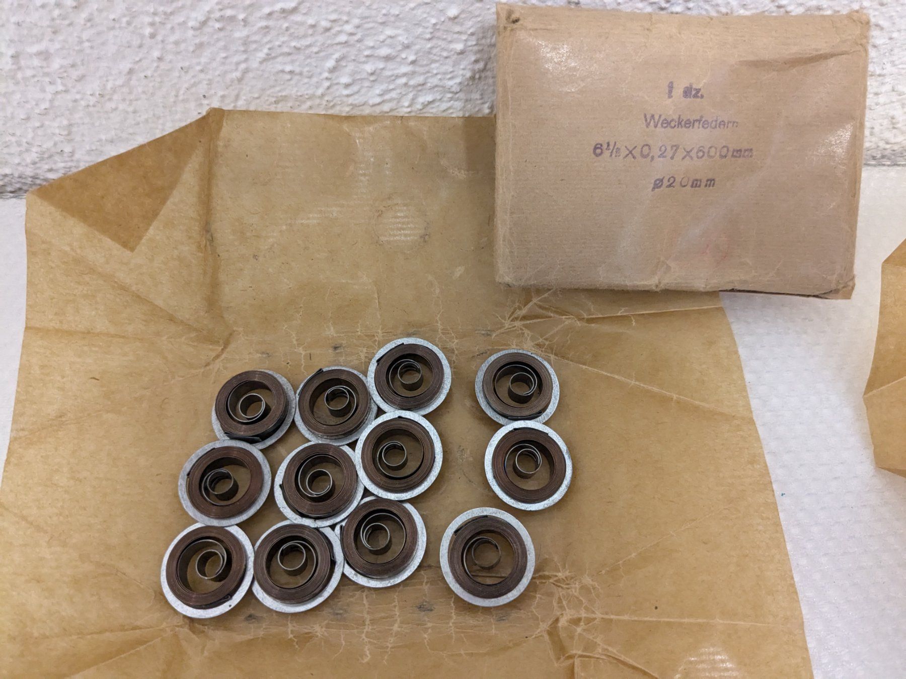 Orologi: Aufzugsfedern Diverse Grössen – Usato da Weinfelden venduto da blaukreuz_brocki_TG 1