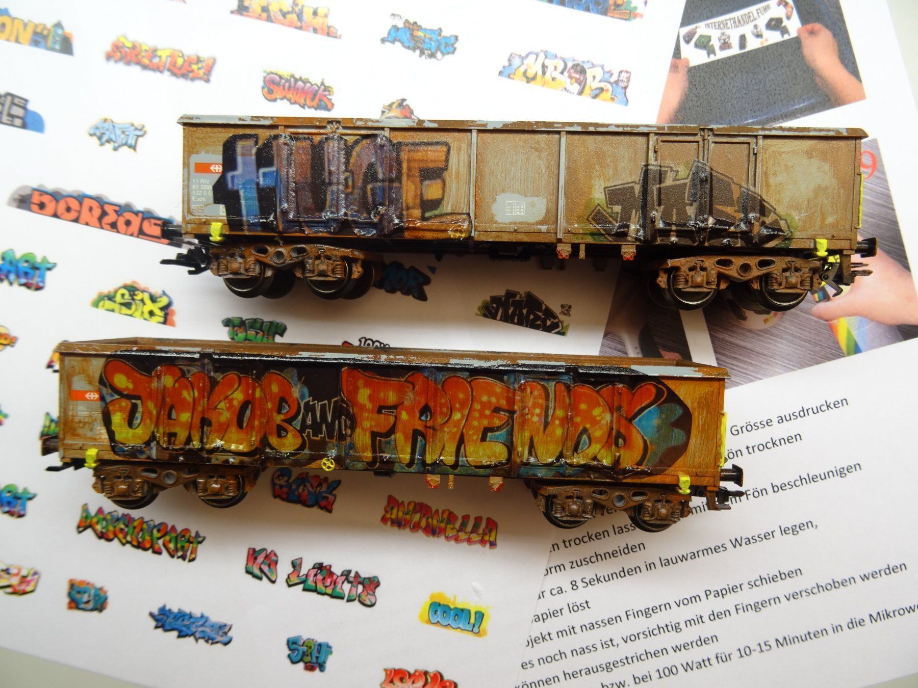 Modellini di ferrovie: 1 cm Graffiti-Motive auf Decalfolie – Nuovo (secondo la descrizione) da Bischofszell venduto da Fons42 1