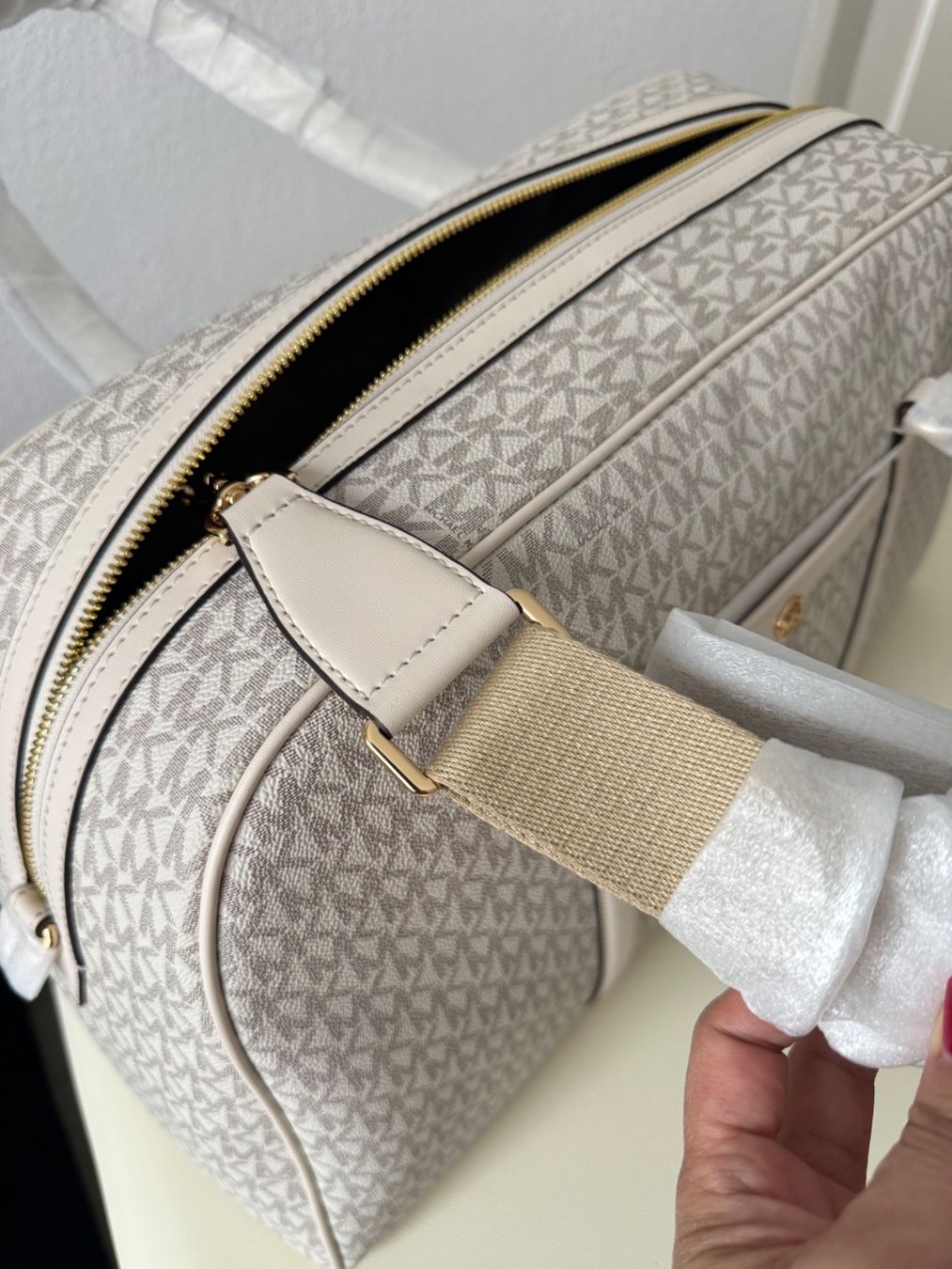 Michael Kors Borse da donna: Michael Kors Weekender light cream multi – Nuovo e nell'imballaggio originale da Wiedlisbach venduto da Sistershop 4