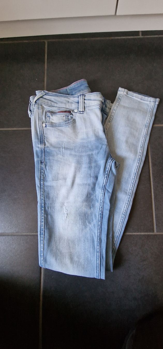 Tommy Hilfiger Jeans: Tommy Hilfiger Jeans – Usato da Oftringen venduto da bin_2wk8