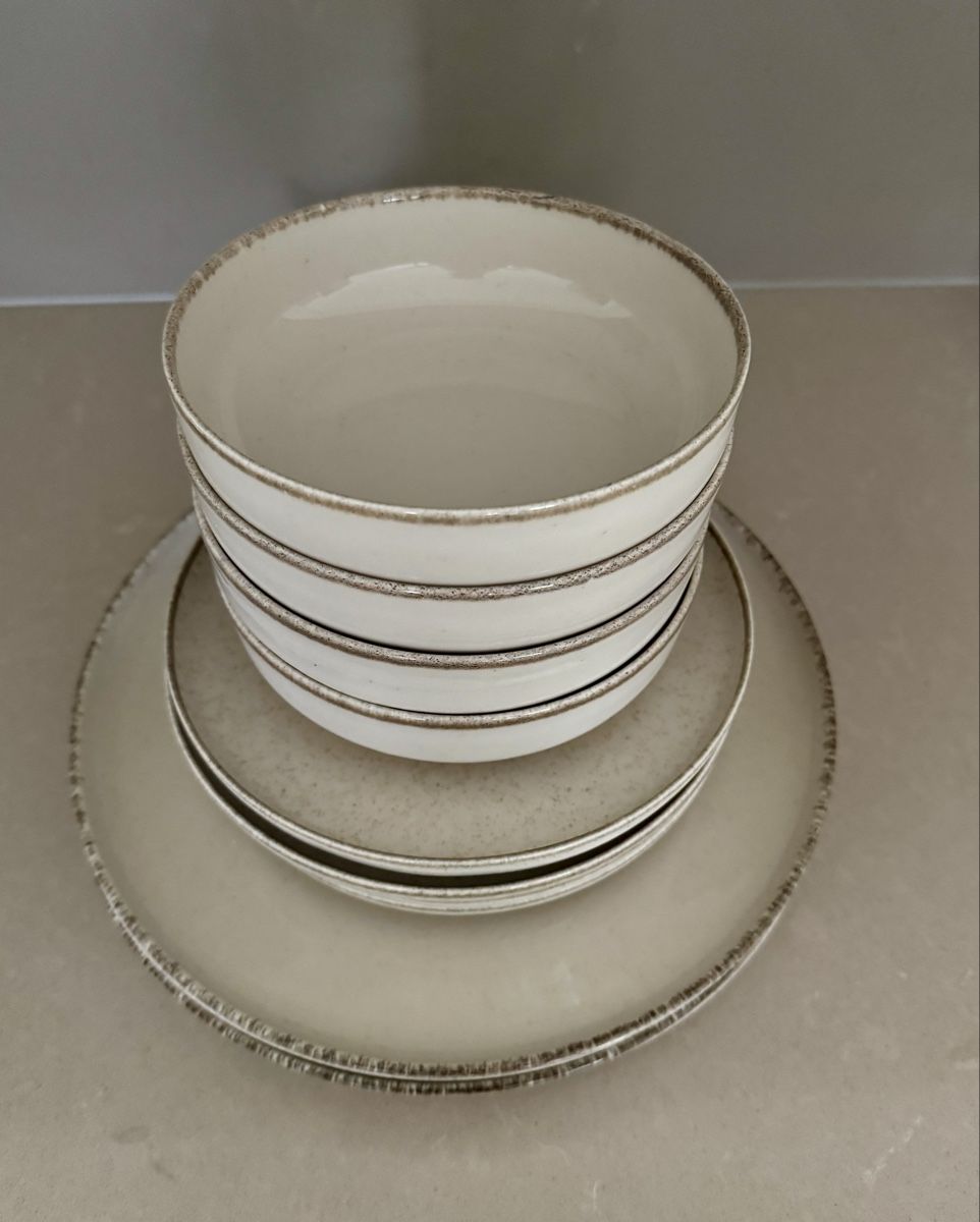 Set di piatti: Dining Set Dinner Plates, Bowls & Small Plates – Usato da Jona venduto da amy_pjw 3