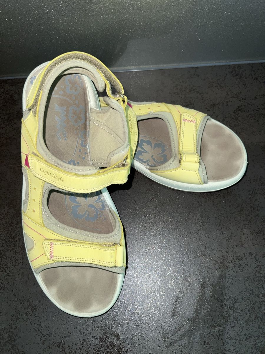 Damenschuhe: Leder Sandale 42 3-4 x getragen – Gebraucht aus Dornach von samuti